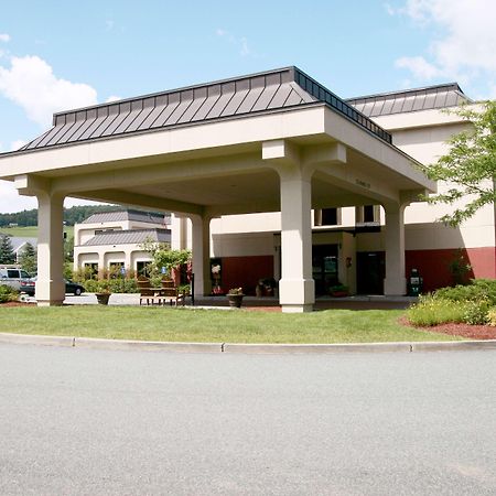 Hampton Inn White River Junction Exterior photo