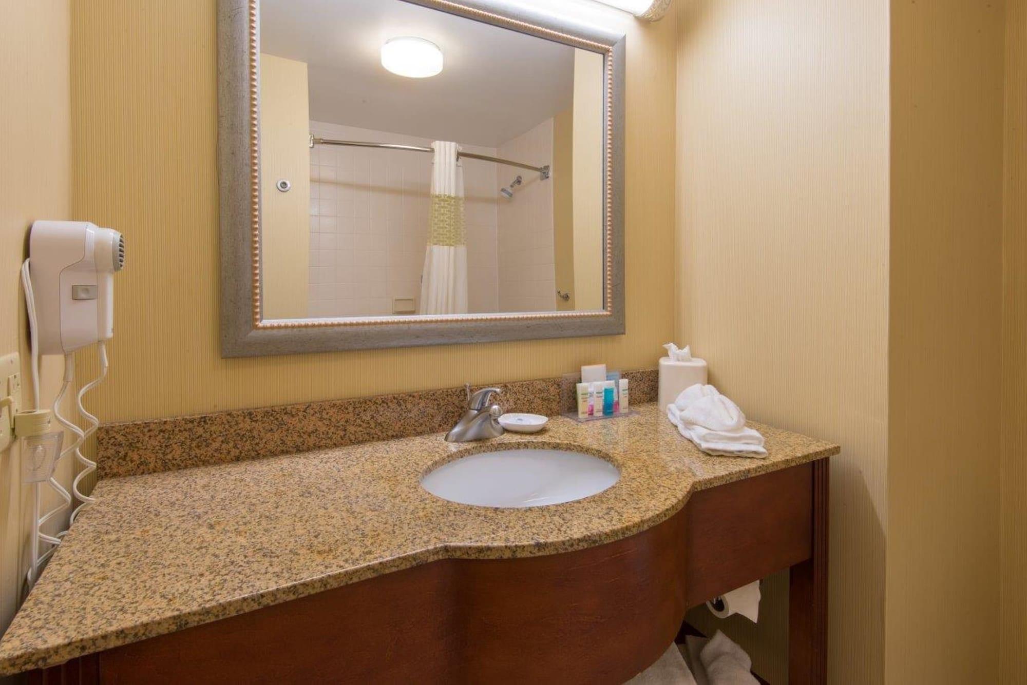 Hampton Inn White River Junction Exterior photo