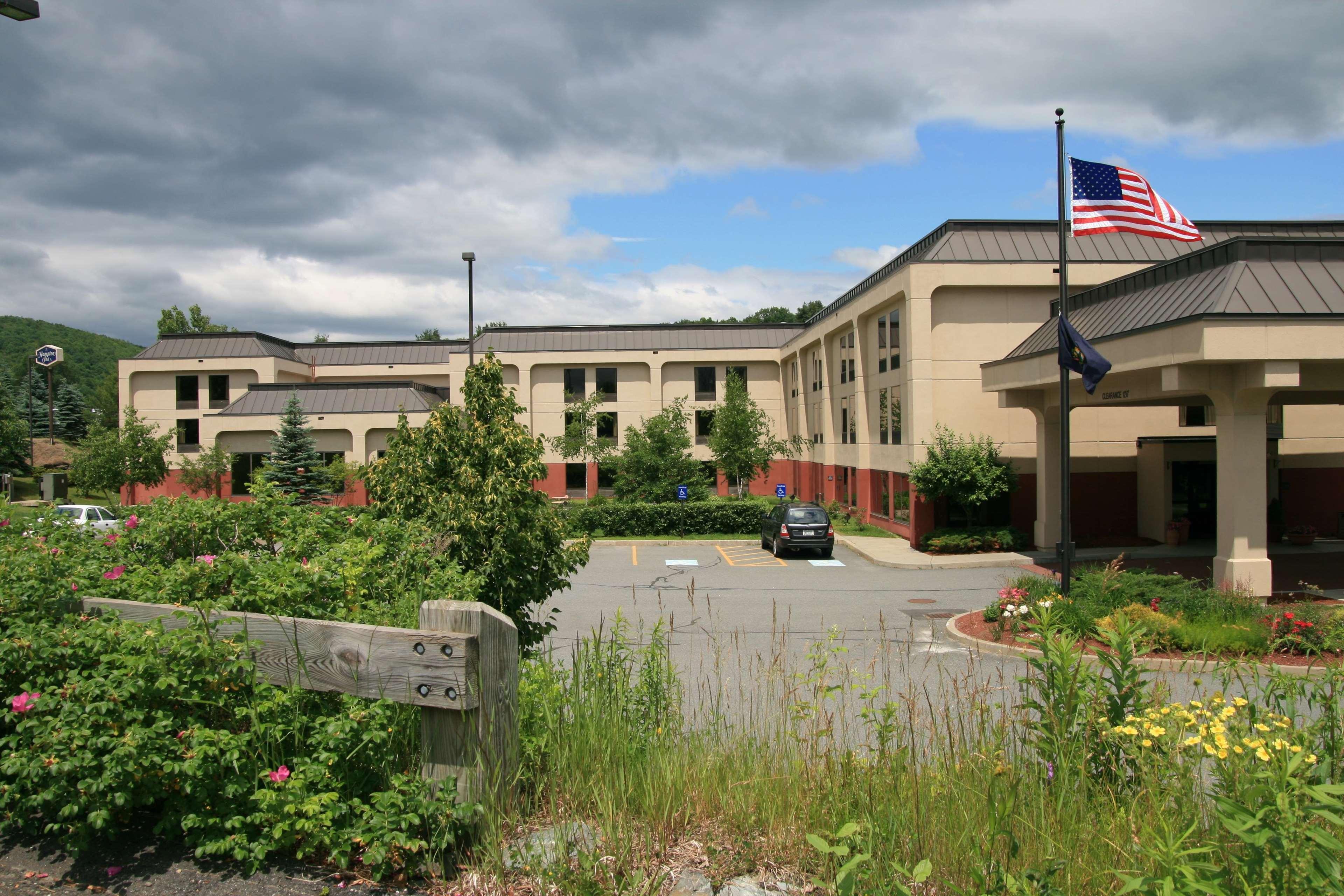 Hampton Inn White River Junction Exterior photo